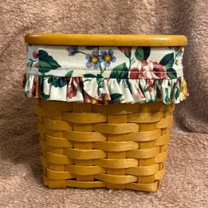 1997 Longaberger woodcrafts tissue basket with flower liner